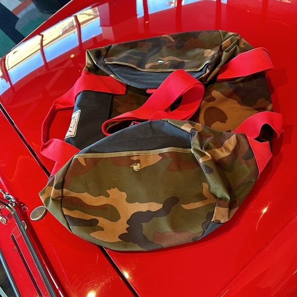 COPY - Like New Hershel Army Fatigue Green Blue Red Big Duffle w/ Detachable St… - Picture 4 of 4